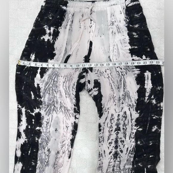 RG Kane Tie-Dye Jogger Pants
Black/White Size L - Picture 9 of 9
